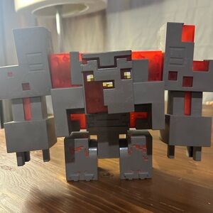 2020 Mattel Minecraft Dungeons Large Action Figure Redstone Monstrosity 10"x7.5"